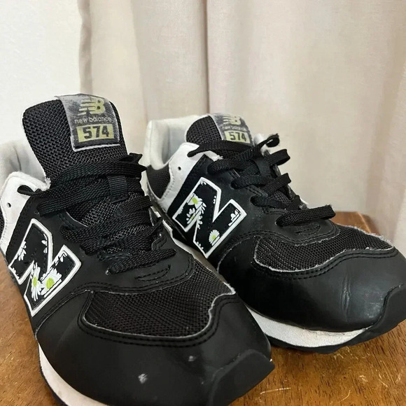 New Balance Running Sneakers Shoe 574-GC574FP1 Florals Black Womens Daisy Sz 6 W - Picture 6 of 9